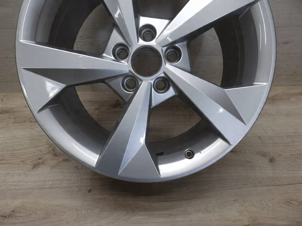 1x Alufelge 18 Zoll 8.0" 5x112 46ET Glanz Silber 8Y0601025CP Audi A3 Rim Wheel