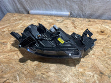 Laden Sie das Bild in den Galerie-Viewer, Frontscheinwerfer Mitsubishi Outlander III 8301C8-53 Rechts oder Links