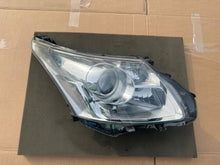 Laden Sie das Bild in den Galerie-Viewer, Frontscheinwerfer Toyota Avensis 8112605310 Rechts Scheinwerfer Headlight SCH7371639300es