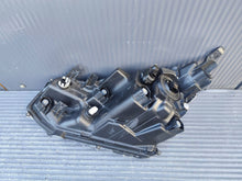 Laden Sie das Bild in den Galerie-Viewer, Frontscheinwerfer Toyota Yaris Cross 0D-310 Rechts Scheinwerfer Headlight SCH6404553460zu