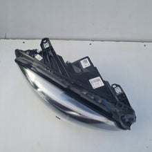 Laden Sie das Bild in den Galerie-Viewer, Frontscheinwerfer Mercedes-Benz W246 A2469067001 LED Rechts Headlight