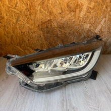 Load image into Gallery viewer, Frontscheinwerfer Toyota Yaris Ein Satz Scheinwerfer Headlight SCH4659101856ij