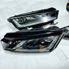 Laden Sie das Bild in den Galerie-Viewer, Frontscheinwerfer Skoda Octavia IV 5E4941016 Full LED Ein Satz Headlight SCH7907698306ge