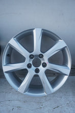 Load image into Gallery viewer, 1x Alufelge 17 Zoll 7.0" 5x108 50ET Glanz Silber 31400029 Volvo Rim Wheel FEL6573633157cd