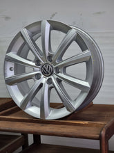 Load image into Gallery viewer, 1x Alufelge 17 Zoll 6.5&quot; 5x112 38ET Glanz Graphit 5NA071497A VW Tiguan Rim Wheel