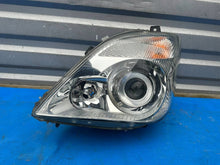 Laden Sie das Bild in den Galerie-Viewer, Frontscheinwerfer Mercedes-Benz Sprinter 906 A9068200961 1ZS24701221 Links SCH3471596085bk