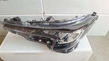 Laden Sie das Bild in den Galerie-Viewer, Frontscheinwerfer Toyota 81150-02S60 LED Links Scheinwerfer Headlight SCH6980657635pv
