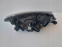 Laden Sie das Bild in den Galerie-Viewer, Frontscheinwerfer Skoda Fabia III 6V1941015C Links Scheinwerfer Headlight