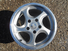 Laden Sie das Bild in den Galerie-Viewer, 1x Alufelge 15 Zoll Rim Wheel FEL5033334651sq