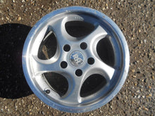 Laden Sie das Bild in den Galerie-Viewer, 1x Alufelge 15 Zoll Rim Wheel FEL5033334651sq