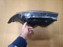 Laden Sie das Bild in den Galerie-Viewer, Frontscheinwerfer Honda Crv Cr-V V 63967919 LED Rechts Scheinwerfer Headlight SCH1335650190wk