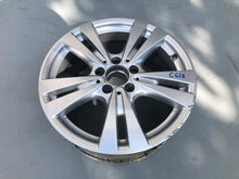 Laden Sie das Bild in den Galerie-Viewer, 1x Alufelge 17 Zoll 7.5&quot; 5x112 52ET A2464011400 Mercedes-Benz W246 Rim Wheel