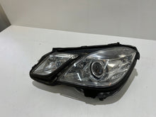 Laden Sie das Bild in den Galerie-Viewer, Frontscheinwerfer Mercedes-Benz A2128201961 Xenon Links Scheinwerfer Headlight SCH1609537363dt