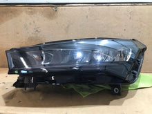 Laden Sie das Bild in den Galerie-Viewer, Frontscheinwerfer Skoda Enyaq 5LB941015 Full LED Links Scheinwerfer Headlight