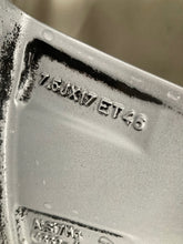 Laden Sie das Bild in den Galerie-Viewer, 1x Alufelge 17 Zoll 7.5&quot; 5x112 5FA601025C Seat Rim Wheel