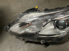 Laden Sie das Bild in den Galerie-Viewer, Frontscheinwerfer Peugeot 2008 90106472 Links Scheinwerfer Headlight SCH1819981441yn
