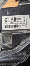 Laden Sie das Bild in den Galerie-Viewer, Frontscheinwerfer Peugeot 208 90200108V Rechts Scheinwerfer Headlight