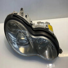 Laden Sie das Bild in den Galerie-Viewer, Frontscheinwerfer Mercedes-Benz A2038203559 2038203659 Ein Satz Headlight SCH9554894188ve