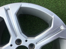 Laden Sie das Bild in den Galerie-Viewer, 1x Alufelge 17 Zoll 8.0" 5x112 57ET Glanz Silber A2044010104 Mercedes-Benz W204 FEL9577974306xn