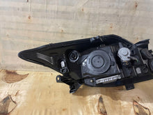 Laden Sie das Bild in den Galerie-Viewer, Frontscheinwerfer Renault Laguna III Coupe 260605058R Xenon Links Headlight