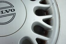 Laden Sie das Bild in den Galerie-Viewer, 1x Alufelge 15 Zoll 6.5&quot; 5x108 9134053 Volvo Rim Wheel