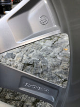 Load image into Gallery viewer, 1x Alufelge 17 Zoll 7.0" 5x100 46ET Glanz 6V0601025C Skoda Fabia Rim Wheel FEL3854028858ng