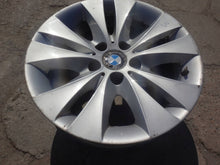 Laden Sie das Bild in den Galerie-Viewer, 1x Alufelge 17 Zoll 5x120 6758775 BMW 5 E60 E61 Rim Wheel FEL8472156213md