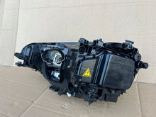 Laden Sie das Bild in den Galerie-Viewer, Frontscheinwerfer VW Golf VII Sportsvan 517941034B 90056399 Xenon Rechts SCH9911568523pe
