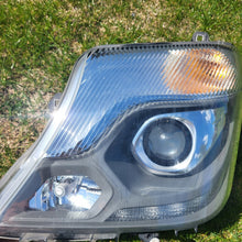 Laden Sie das Bild in den Galerie-Viewer, Frontscheinwerfer Mercedes-Benz Sprinter A9068203161 Links Headlight SCH6514921775bm
