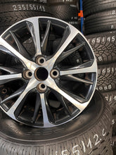 Load image into Gallery viewer, 1x Alufelge 15 Zoll 5.0" 4x100 39ET Glanz Schwarz 426110DJ10 Toyota Aygo FEL5010872398wi