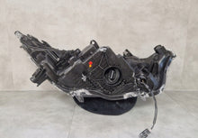 Laden Sie das Bild in den Galerie-Viewer, Frontscheinwerfer Toyota V 2301130202 Links Scheinwerfer Headlight SCH9616556190bp