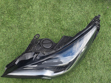 Laden Sie das Bild in den Galerie-Viewer, Frontscheinwerfer Opel Astra 39158005 Links Scheinwerfer Headlight SCH1350116761qc