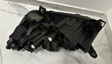 Laden Sie das Bild in den Galerie-Viewer, Frontscheinwerfer Skoda Enyaq 5LB941016 Rechts Scheinwerfer Headlight