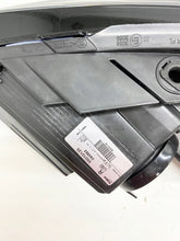 Laden Sie das Bild in den Galerie-Viewer, Frontscheinwerfer VW Passat B7 90010126 Rechts Scheinwerfer Headlight SCH9231601816fh