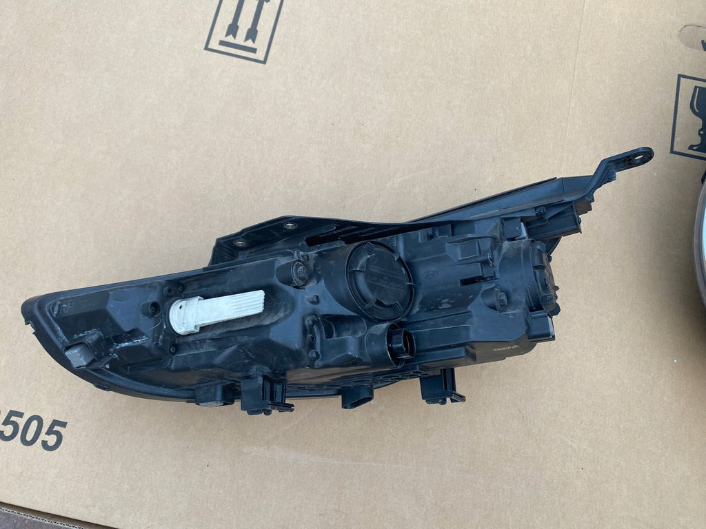 Frontscheinwerfer Hyundai I30 92102-Q4020 Rechts Scheinwerfer Headlight