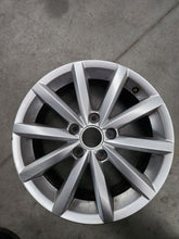 Load image into Gallery viewer, 1x Alufelge 16 Zoll 6.5&quot; 5x112 48ET 5TA601025 VW Touran Rim Wheel