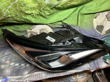 Laden Sie das Bild in den Galerie-Viewer, Frontscheinwerfer Opel 39187261 LED Rechts Scheinwerfer Headlight