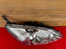 Laden Sie das Bild in den Galerie-Viewer, Frontscheinwerfer Honda Crv P6756 Xenon Rechts Scheinwerfer Headlight
