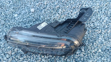 Laden Sie das Bild in den Galerie-Viewer, Frontscheinwerfer Jeep 52218719 L747255 LED Links Scheinwerfer Headlight SCH1185559944xw