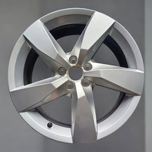 Load image into Gallery viewer, 1x Alufelge 17 Zoll 6.5&quot; 5x100 39ET 2GM601025A VW T-Cross Rim Wheel