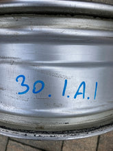 Laden Sie das Bild in den Galerie-Viewer, 1x Alufelge 17 Zoll 6.5" 5x112 44ET Glanz Silber A1774011200 Mercedes-Benz Cla FEL8504956088nd