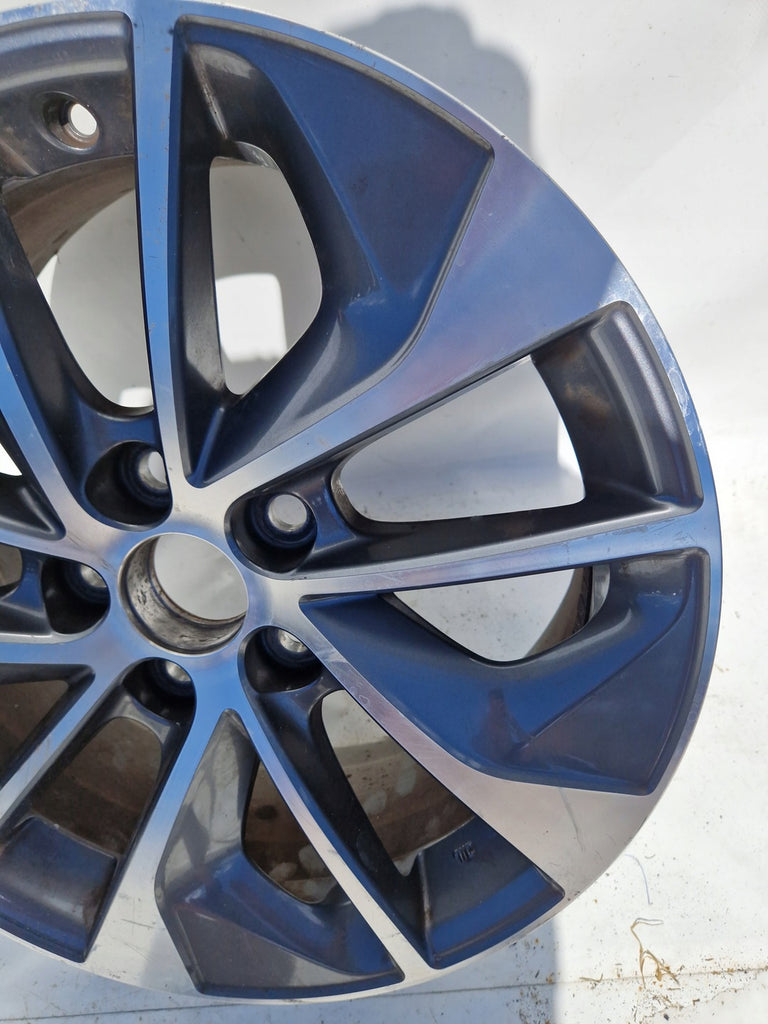 1x Alufelge 17 Zoll 7.0" 4x114.3 39ET Glanz Silber Toyota Avensis Rim Wheel