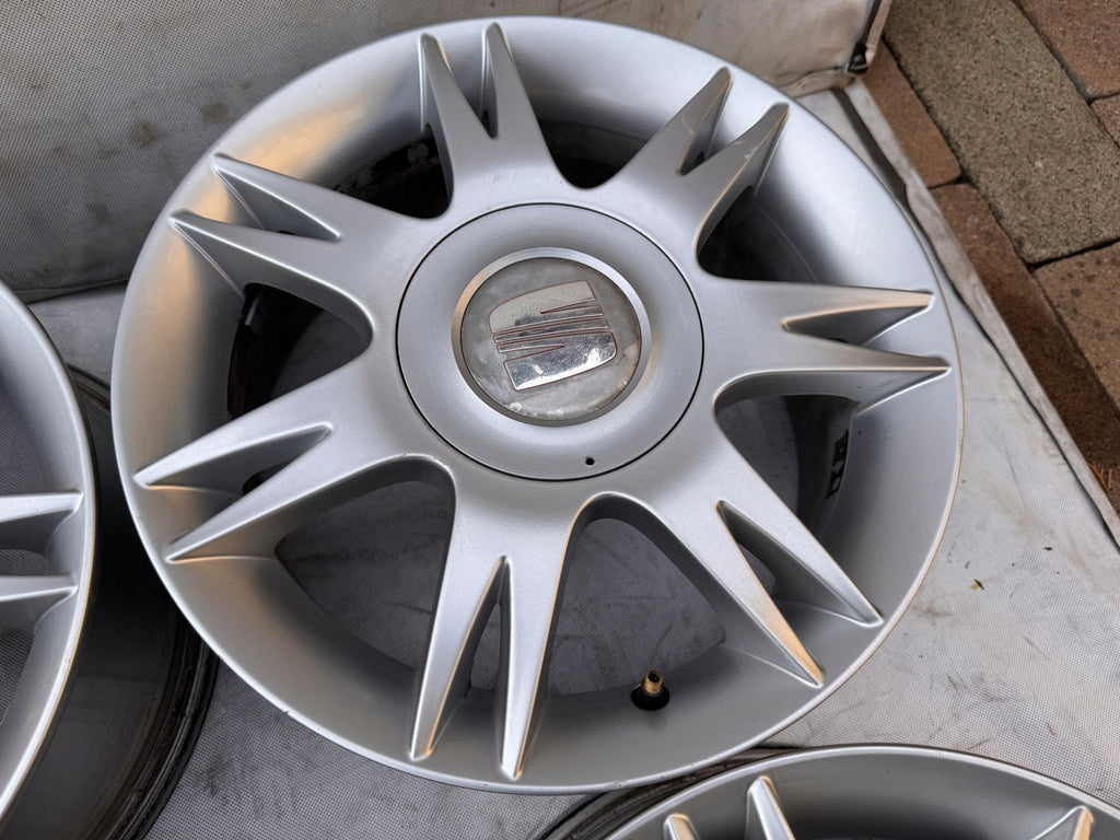 4x Alufelge 15 Zoll 6.0" 5x100 43ET Glanz Silber 6L0601025A Seat I Rim Wheel FEL6814274215kh