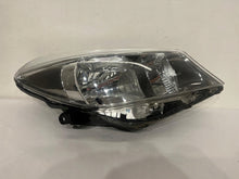 Laden Sie das Bild in den Galerie-Viewer, Frontscheinwerfer Toyota Yaris Rechts Scheinwerfer Headlight