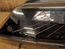 Laden Sie das Bild in den Galerie-Viewer, Frontscheinwerfer Skoda Superb III 3V1941017B Xenon Links Scheinwerfer Headlight