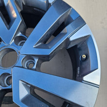 Load image into Gallery viewer, 1x Alufelge 18 Zoll 7.5" 5x120 45ET Glanz Schwarz 2H6601025J VW Amarok Rim Wheel FEL8069141718aj