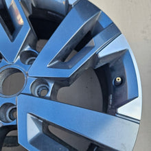 Laden Sie das Bild in den Galerie-Viewer, 1x Alufelge 18 Zoll 7.5" 5x120 45ET Glanz Schwarz 2H6601025J VW Amarok Rim Wheel FEL8069141718aj