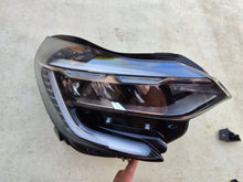 Laden Sie das Bild in den Galerie-Viewer, Frontscheinwerfer Renault Captur 260104525R 013930-32 LED Rechts Headlight