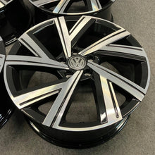 Laden Sie das Bild in den Galerie-Viewer, 4x Alufelge 18 Zoll 7.5" 5x112 51ET Glanz Schwarz 5H0601025 VW Golf Viii FEL5999763379hs