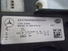 Laden Sie das Bild in den Galerie-Viewer, Frontscheinwerfer Mercedes-Benz Cls A2579069902 LED Rechts oder Links SCH8786068642ma